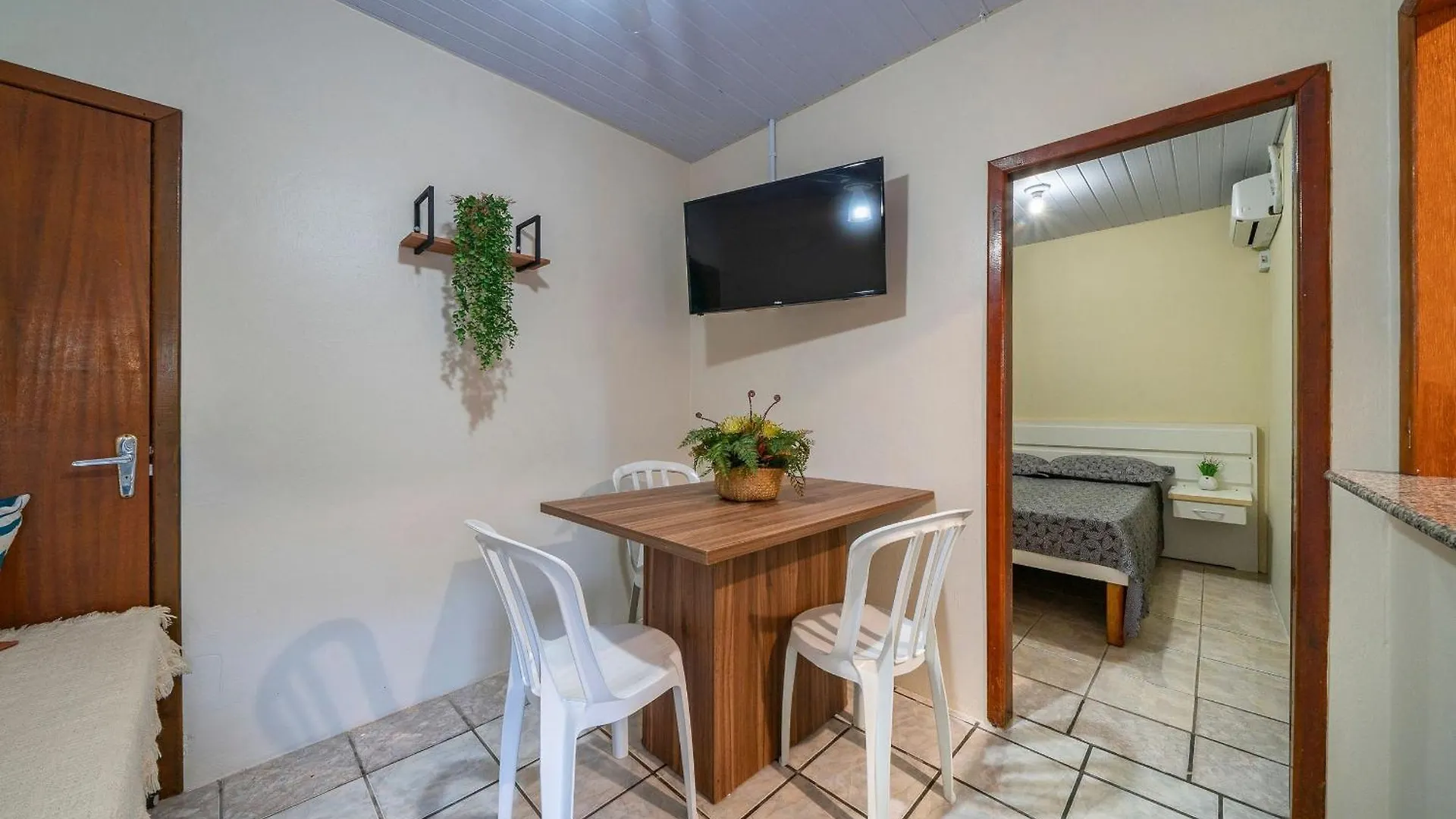 #24-Cg - Hospedagem Em Canto Grande, Bombinhas 0*,  Brazílie